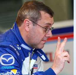 Mike makes a suggestion. Photo: David Lord, Dailysportscar