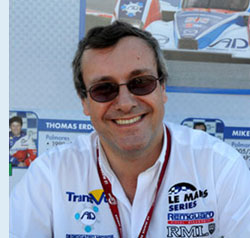 Mike Newton, Autograph Session, Algarve. Photo: Melissa Warren