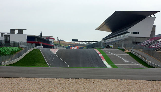 Turn 1 and main grandsatnd, Circuit do Algarve, Portugal. Photo: © Marcus Potts / CMC Graphics