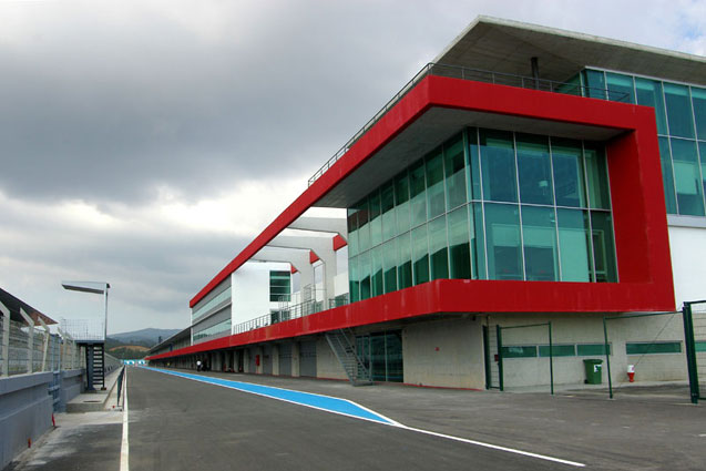 Pitlane complex, Circuit do Algarve, Portugal. Photo: © Marcus Potts / CMC Graphics